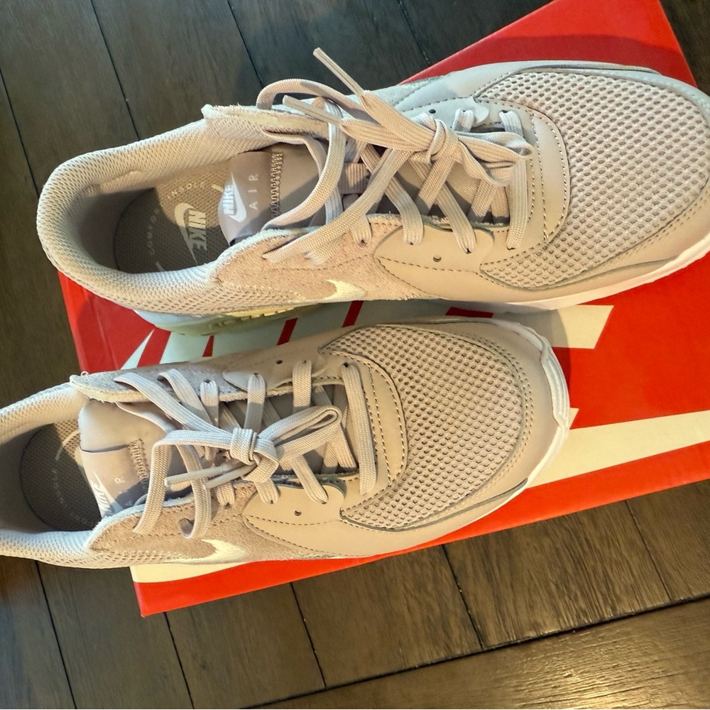 NEW never worn Nike Air Max excee in lilac - Picture 3 of 5
